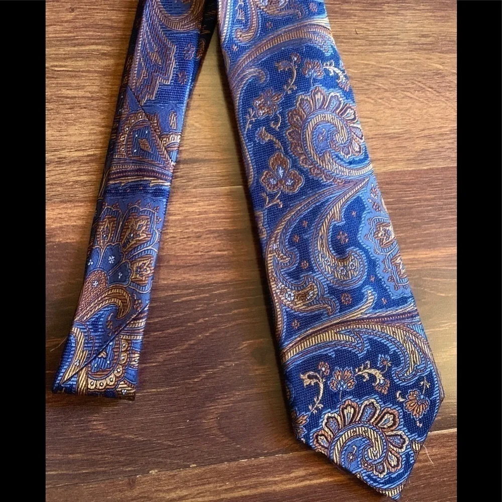 🌿END of SEASON SALE🌿JOS. A. BANK Blue 100% Silk Paisley Jacquard Necktie